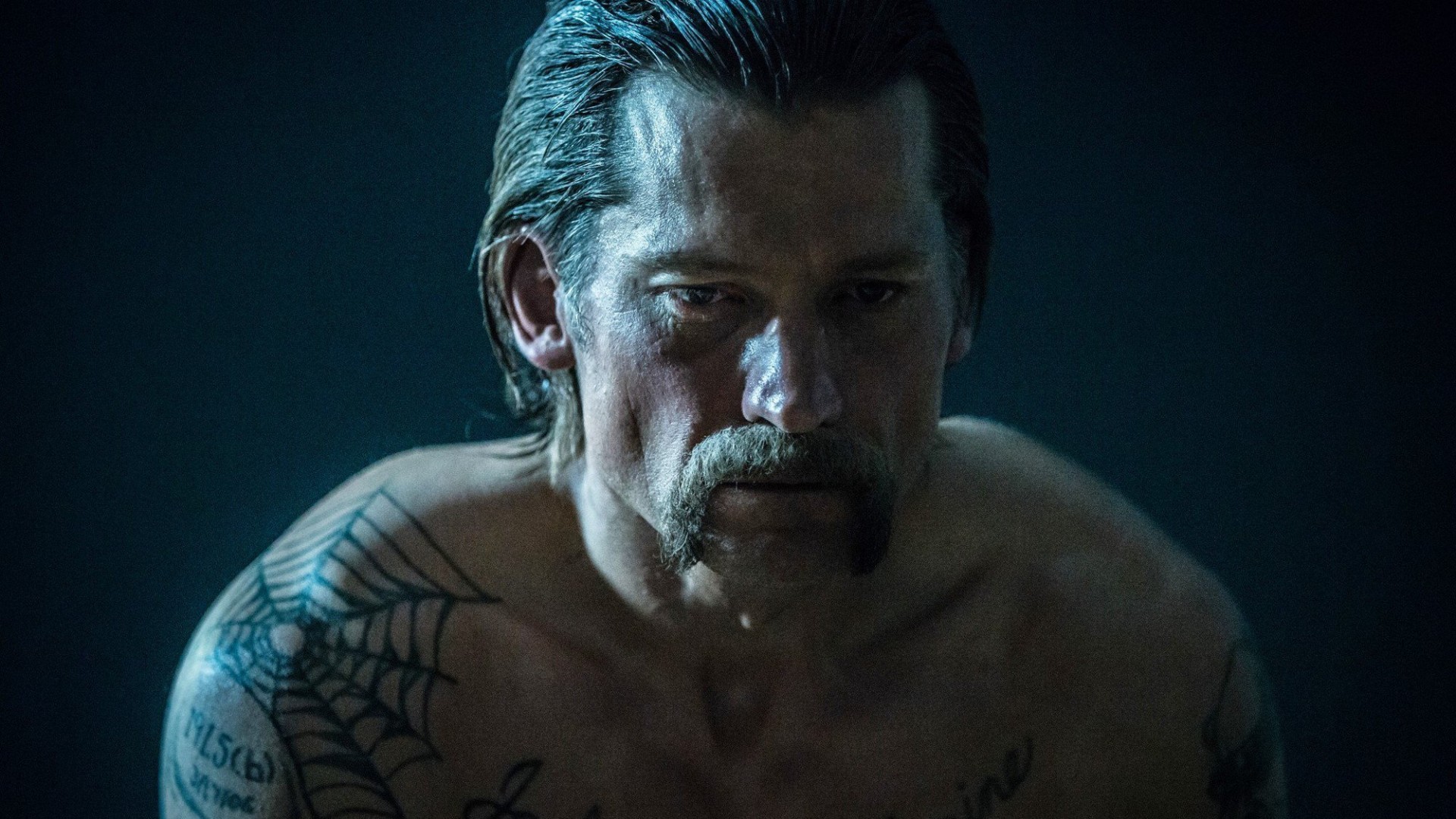 Кадр из фильма Выстрел в пустоту / Shot Caller (2017)
