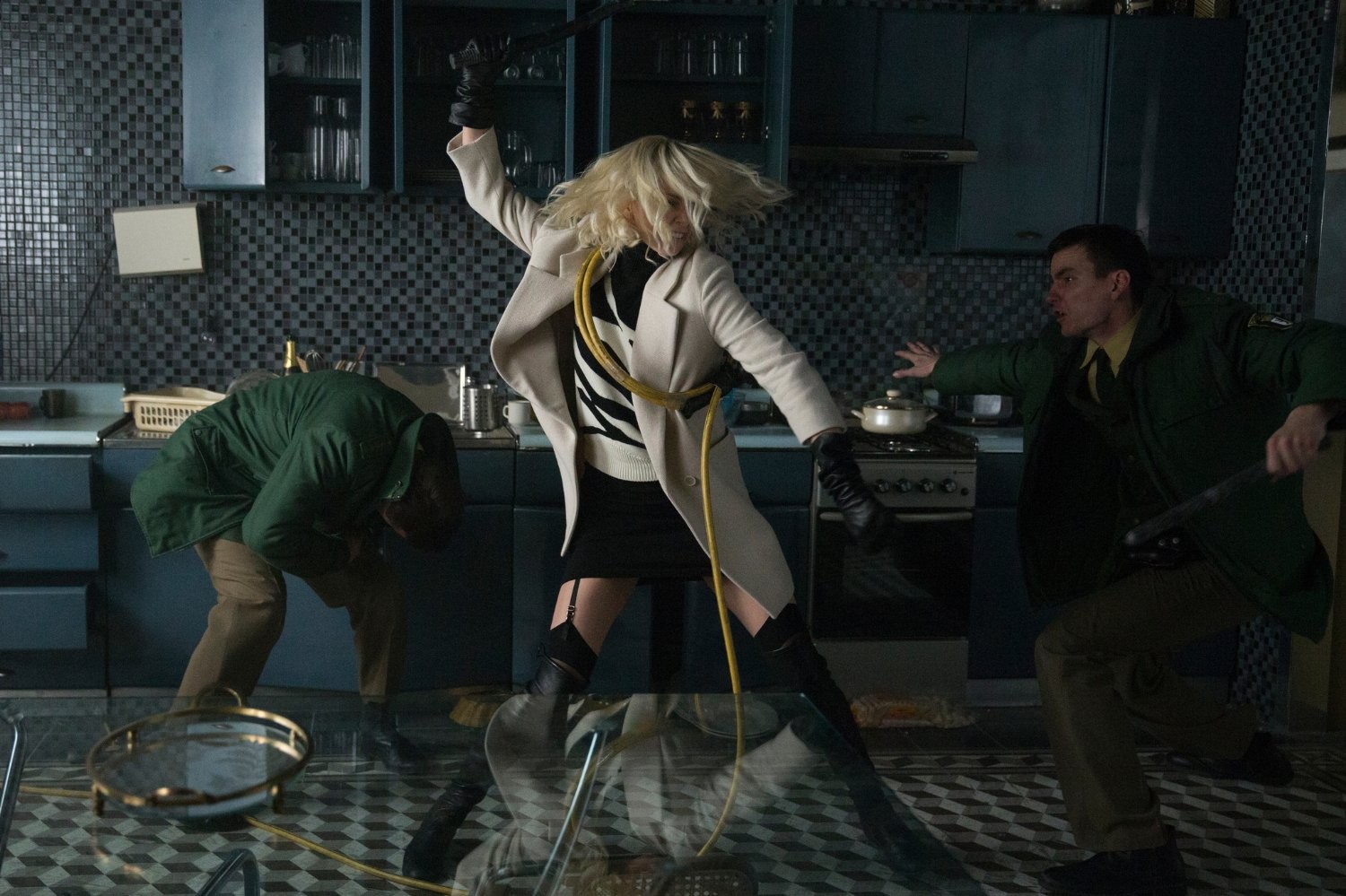 Кадр из фильма Взрывная блондинка / Atomic Blonde (2017)