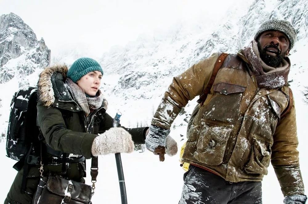 Кадр из фильма Между нами горы / The Mountain Between Us (2017)