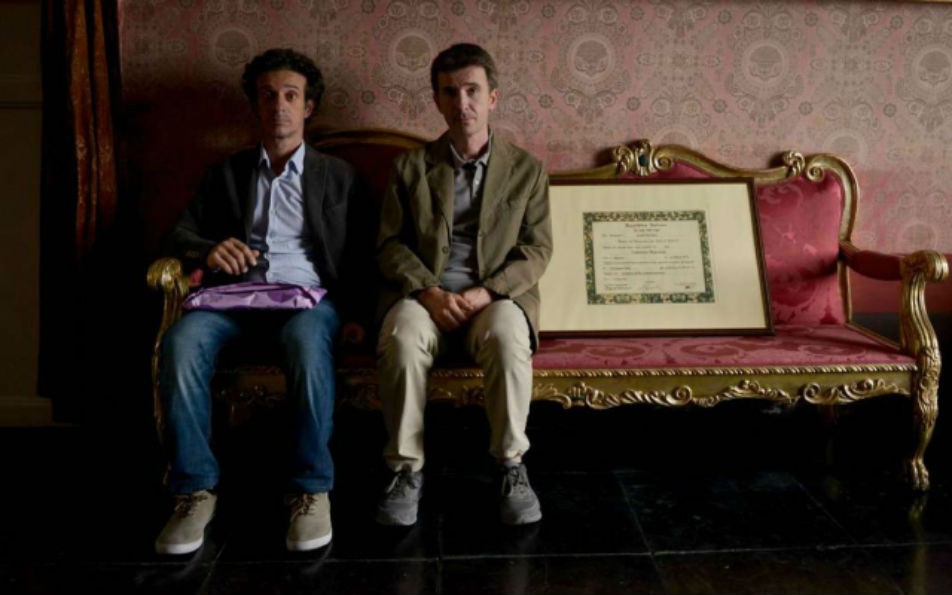 Кадр из фильма Уедем к чёртовой бабушке / Andiamo a quel paese (2014)