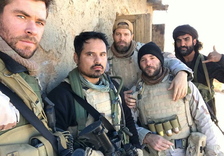 Кадр из фильма Кавалерия / 12 Strong (2018)