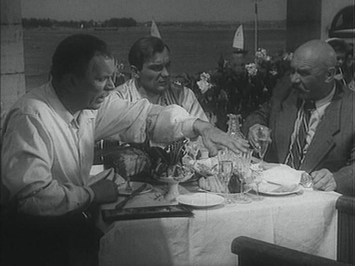 Кадр из фильма Первая перчатка (1946)