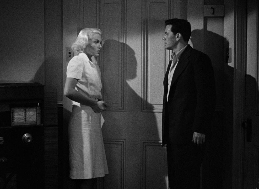Кадр из фильма Почтальон всегда звонит дважды / The Postman Always Rings Twice (1946)