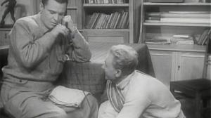 Кадры из фильма Центр нападения (1947)