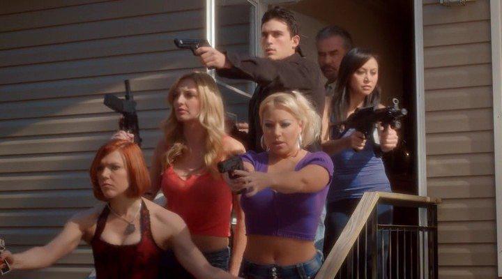 Кадр из фильма Акулы на свободе / Sharkansas Women's Prison Massacre (2016)