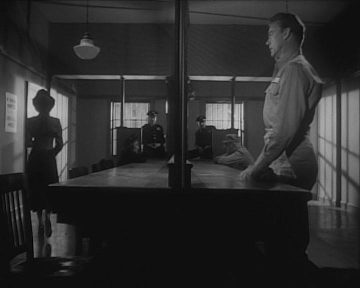 Кадр из фильма Грязная сделка / Raw Deal (1948)