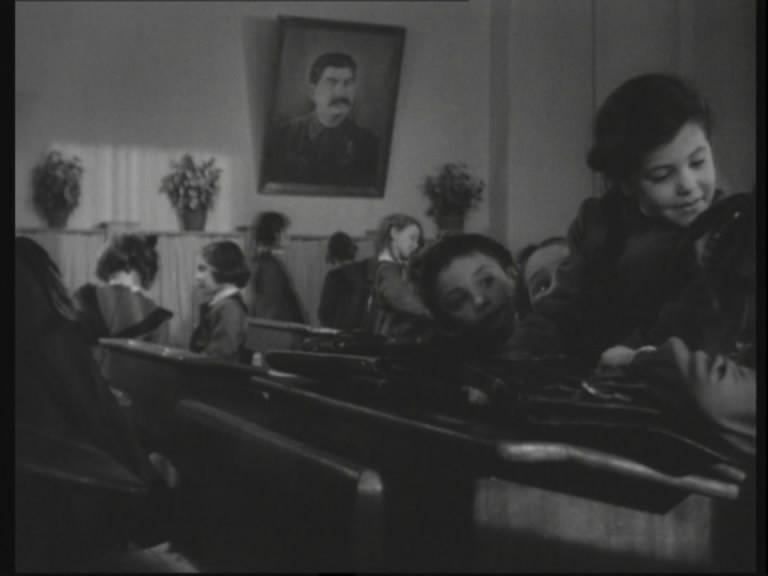 Кадр из фильма Первоклассница (1948)
