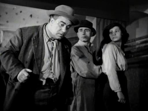 Кадр из фильма Похитители велосипедов / Ladri di biciclette (1948)