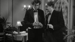 Кадры из фильма Давай повеселимся / Lets go crazy (1951)