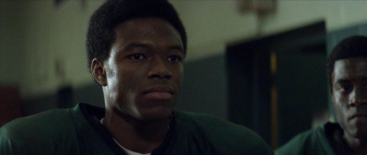 Кадр из фильма Вудлон / Woodlawn (2015)