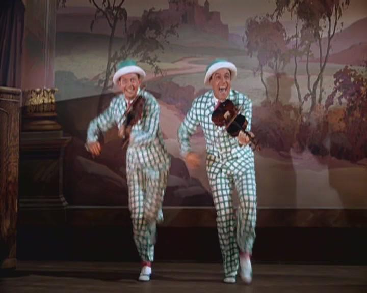 Кадр из фильма Поющие под дождем / Singin' in the Rain (1952)