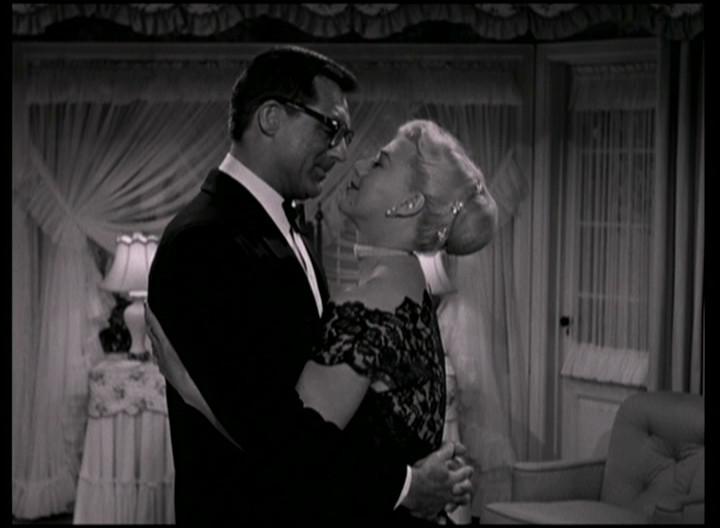 Кадр из фильма Обезьяньи проделки / Monkey Business (1952)