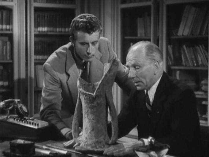 Кадр из фильма Манина, девушка без покрывала / Trainwreck (1952)
