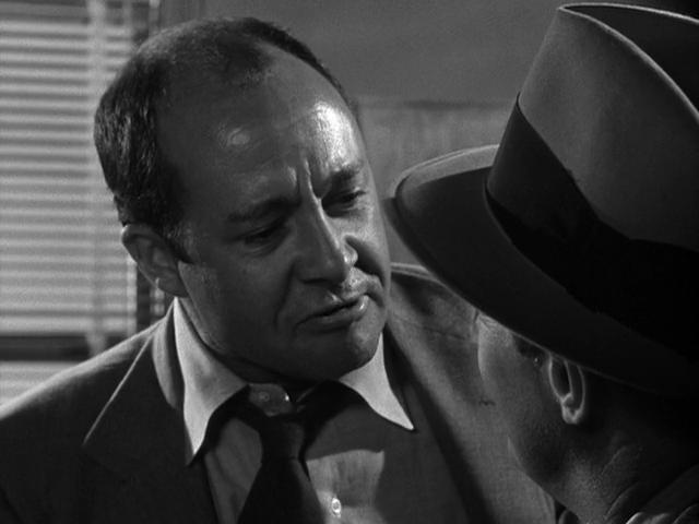 Кадр из фильма Происшествие на Саут-Стрит / Pickup on South Street (1953)