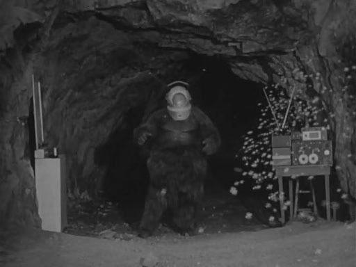 Кадр из фильма Робот-монстр / Robot Monster (1953)