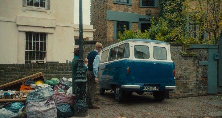 Кадр из фильма Леди в фургоне / The Lady in the Van (2015)