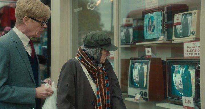 Кадр из фильма Леди в фургоне / The Lady in the Van (2015)