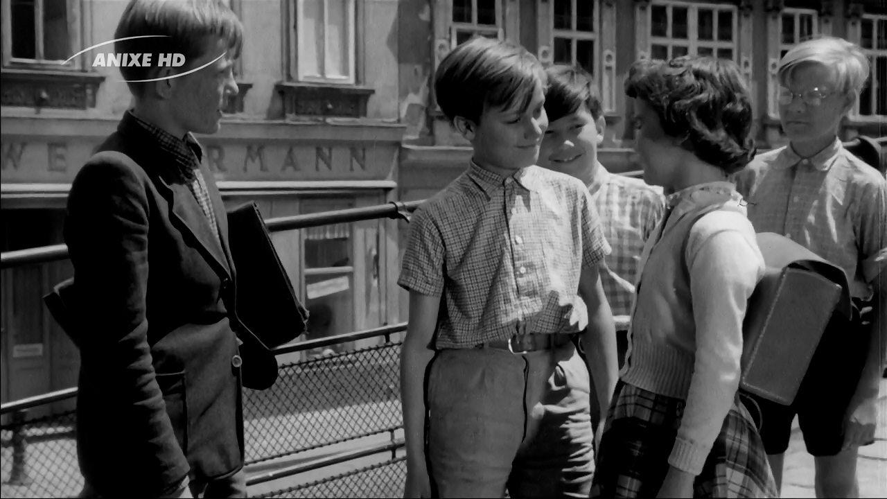 Кадр из фильма Кнопка и Антон / Pünktchen und Anton (1953)