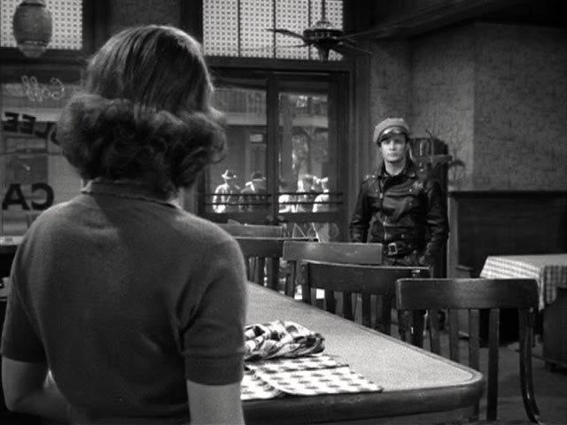 Кадр из фильма Дикарь / The Wild One (1953)