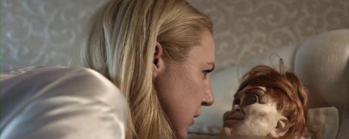 Кадр из фильма Кукла Роберт / Robert the Doll (2015)