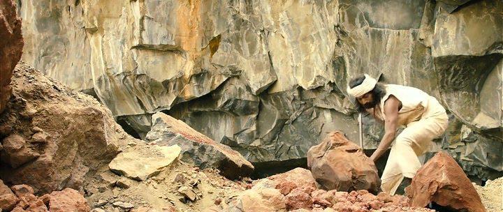 Кадр из фильма Манджхи: Человек горы / Manjhi: The Mountain Man (2015)