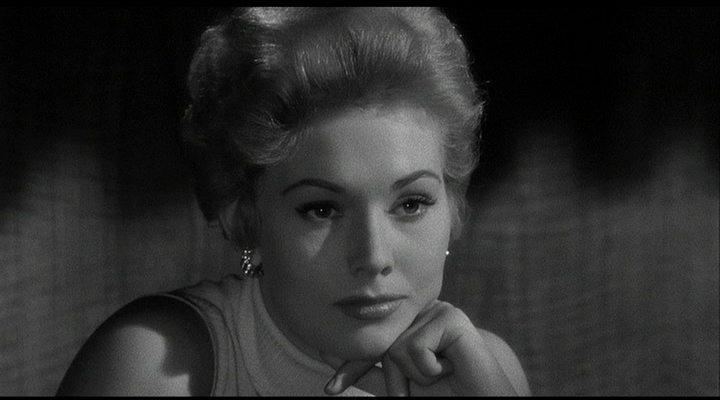 Кадр из фильма Легкая добыча / Pushover (1954)