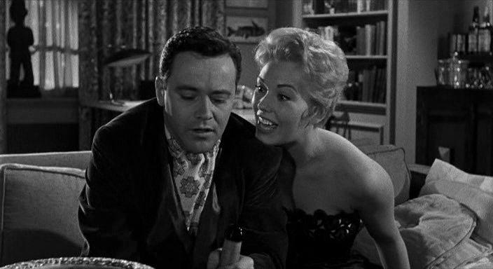 Кадр из фильма Фи / Phffft (1954)