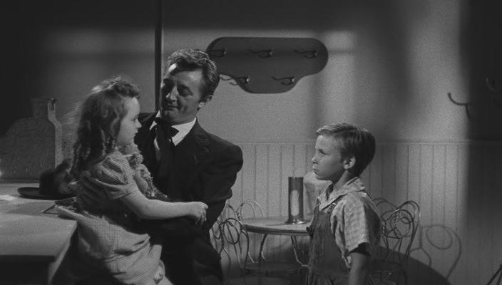 Кадр из фильма Ночь охотника / The Night of the Hunter (1955)