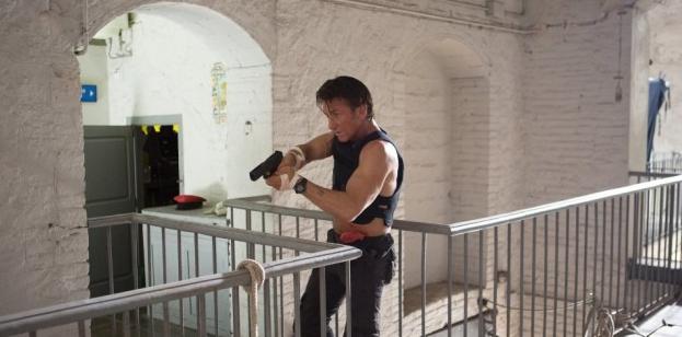 Кадр из фильма Ганмен / The Gunman (2015)