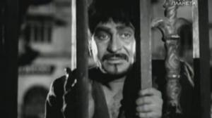 Кадры из фильма Бодрствуйте! / Jagte Raho (1956)