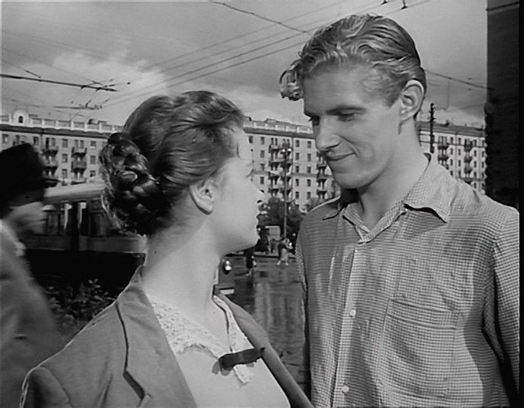 Кадр из фильма Человек родился (1956)