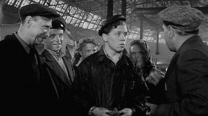 Кадры из фильма Человек родился (1956)