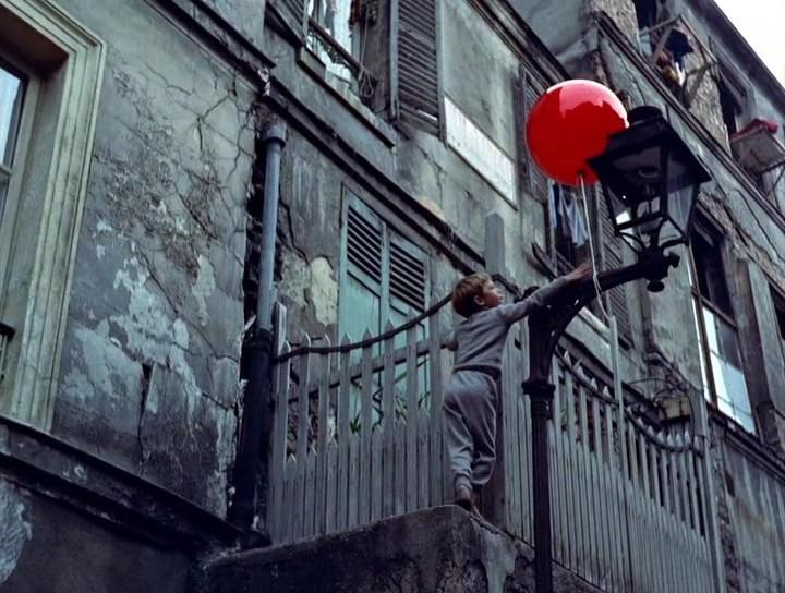 Кадр из фильма Красный шар / Le ballon rouge (1956)