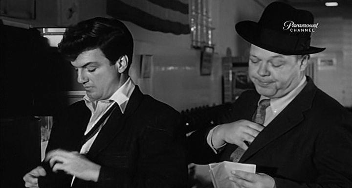 Кадр из фильма Человек в хранилище / Man in the Vault (1956)