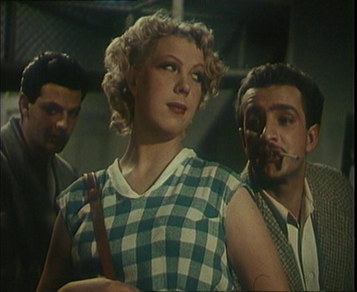 Кадр из фильма Она вас любит (1957)
