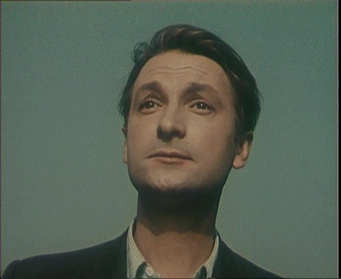 Кадр из фильма Она вас любит (1957)