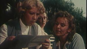 Кадры из фильма Она вас любит (1957)