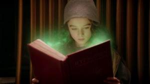 Кадры из фильма Молли Мун и волшебная книга гипноза / Molly Moon and the Incredible Book of Hypnotism (2015)