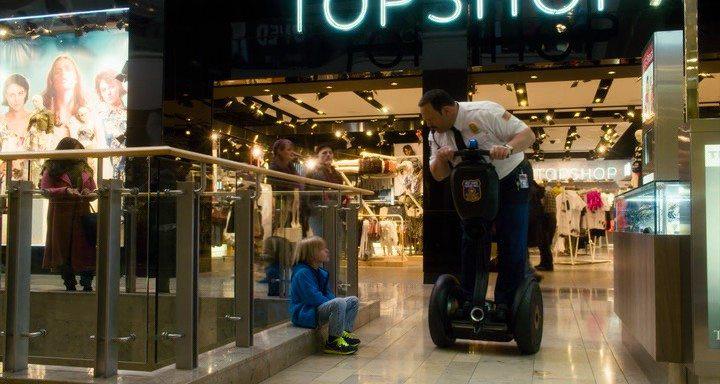 Кадр из фильма Толстяк против всех / Paul Blart: Mall Cop 2 (2015)