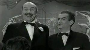 Кадры из фильма Совершенно некстати / Comme un cheveu sur la soupe (1957)