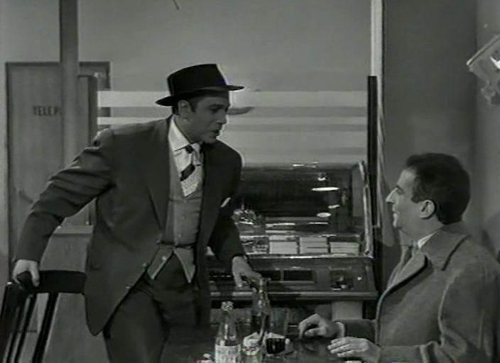 Кадр из фильма Совершенно некстати / Comme un cheveu sur la soupe (1957)