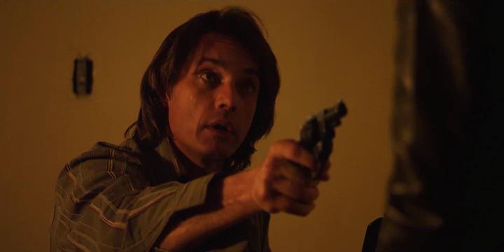 Кадр из фильма Три ямы, два гвоздя и ствол / Three Holes, Two Brads, and a Smoking Gun (2015)