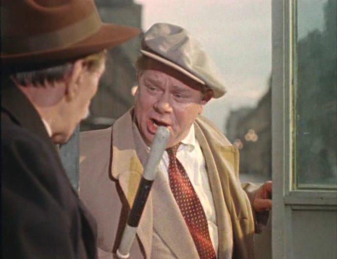 Кадр из фильма Улица полна неожиданностей (1958)