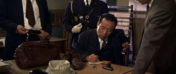 Кадр из фильма Красавица и водородный человек / Bijo to Ekitainingen (1958)
