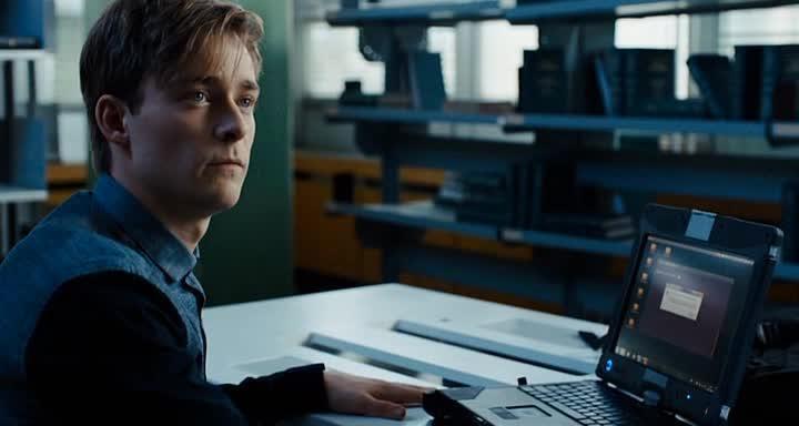 Кадр из фильма Номер семь / Boy 7 (2015)