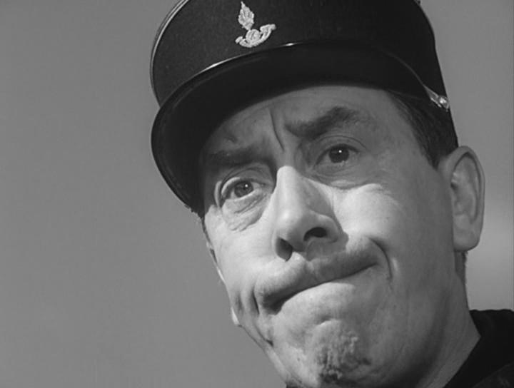 Кадр из фильма Закон есть закон / La legge è legge (1958)