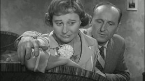Кадры из фильма Призрачное счастье / Le miroir a deux faces (1958)