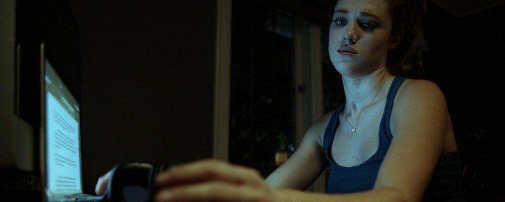 Кадр из фильма Неприятный / Uncanny (2015)
