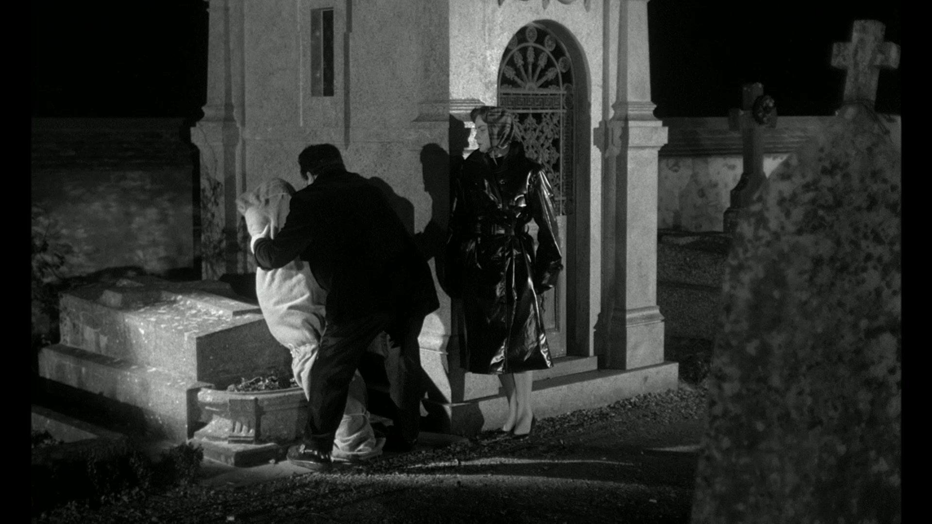 Кадр из фильма Глаза без лица / Les yeux sans visage (1960)