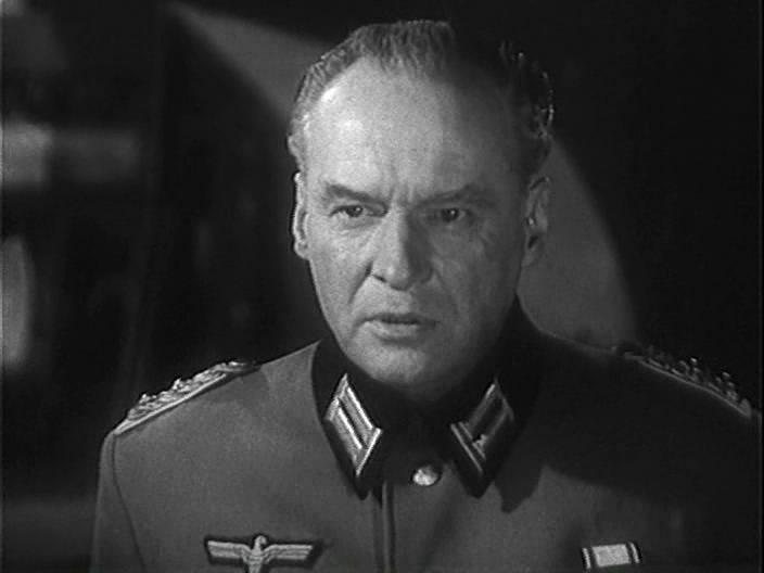 Кадр из фильма Вдали от Родины (1960)